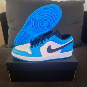 Sold💯💯Jordan 1 low "UNC"